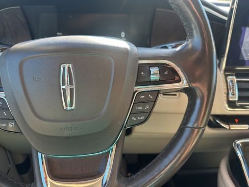 Used 2018 Lincoln Navigator Select w/ Technology Package image 21