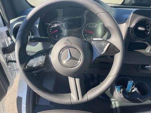Used 2025 Mercedes-Benz Sprinter 2500 image 11