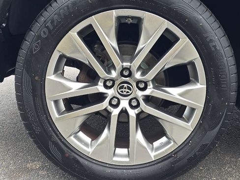 Used 2019 Toyota RAV4 Limited image 26