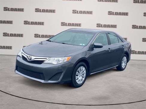Used 2014 Toyota Camry LE image 1
