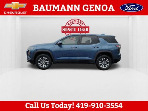 Used 2025 Chevrolet Equinox LT FWD image 2