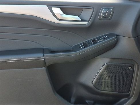 Certified 2025 Ford Escape Platinum w/ Premium Technology Package image 13