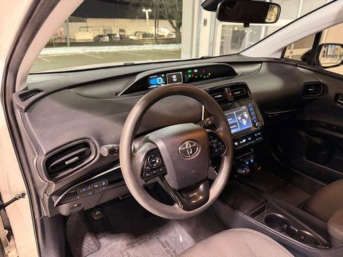 Used 2020 Toyota Prius LE image 15