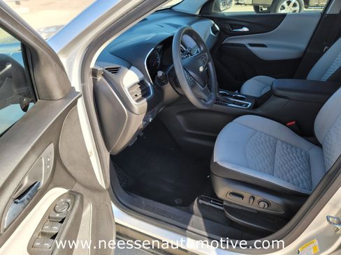 Used 2021 Chevrolet Equinox LS w/ LS Convenience Package image 14