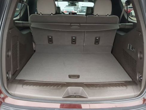 Used 2023 GMC Yukon XL SLT w/ SLT Luxury Package image 34