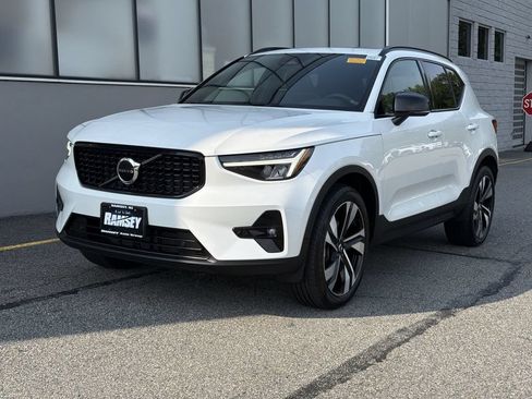 Certified 2023 Volvo XC40 B5 Plus w/ Protection Package Premier AWD/4WD image 1