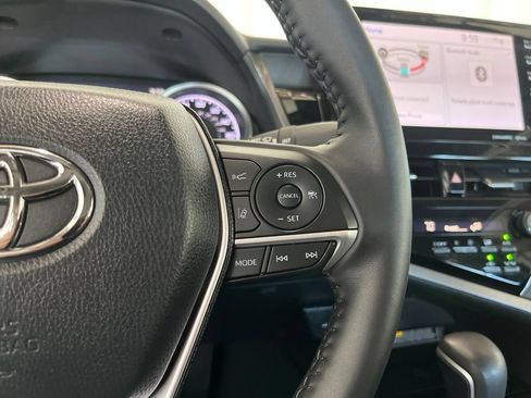 Used 2021 Toyota Camry XLE FWD image 7