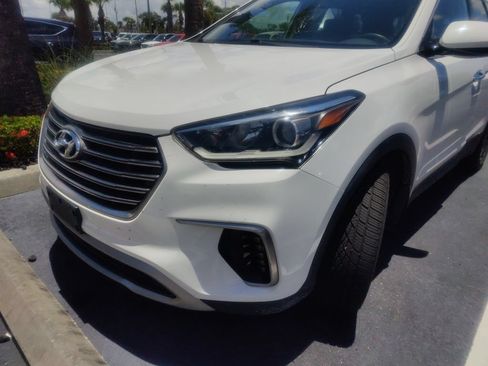 Used 2017 Hyundai Santa Fe SE FWD image 1