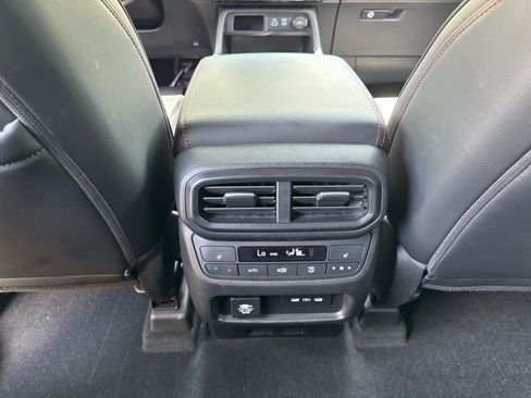 Used 2025 Honda Pilot Black Edition image 30