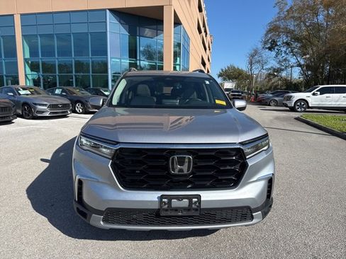 Used 2024 Honda Pilot Touring image 10