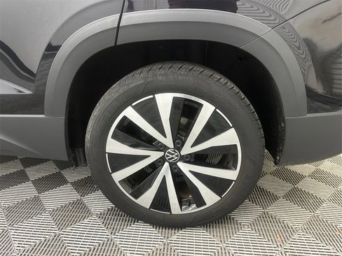 Used 2024 Volkswagen Taos SE image 21