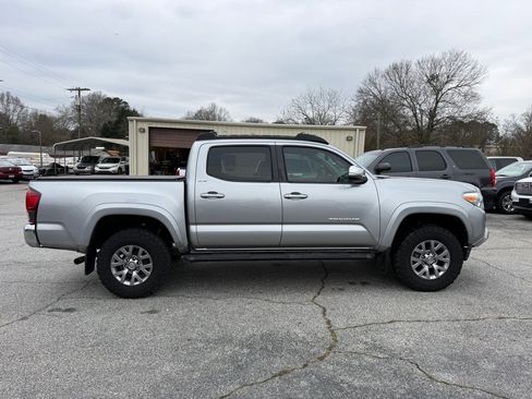 Used 2019 Toyota Tacoma SR5 image 8
