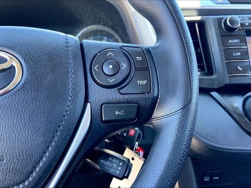 Used 2018 Toyota RAV4 LE FWD image 24