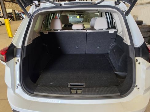 Used 2025 Nissan Rogue SV AWD/4WD image 8