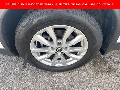 Used 2018 Nissan Rogue SV w/ Premium Package image 9