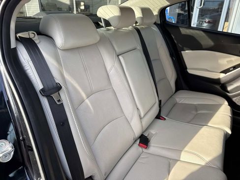 Used 2018 MAZDA MAZDA3 Grand Touring image 10