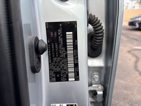 Used 2025 Toyota Corolla Cross LE image 28