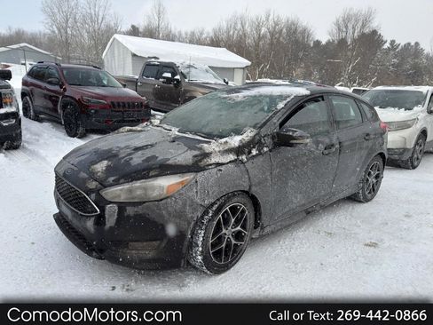 Used 2015 Ford Focus SE w/ SE Sport Package image 1