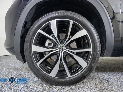 Used 2024 Volkswagen Atlas Cross Sport SEL Premium R-Line AWD/4WD image 48