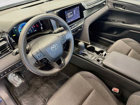 Used 2025 Toyota Camry LE FWD image 7