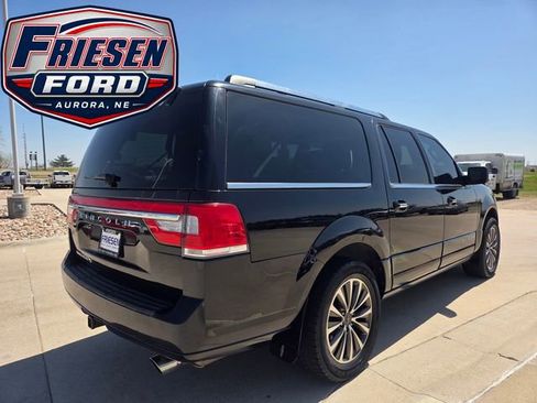 Used 2017 Lincoln Navigator L Select AWD/4WD image 7