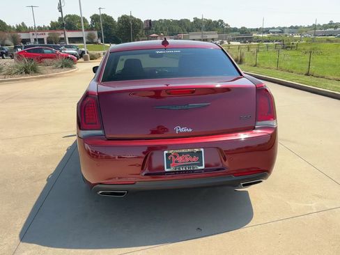 Used 2023 Chrysler 300 Touring L w/ Safetytec Plus Group image 7