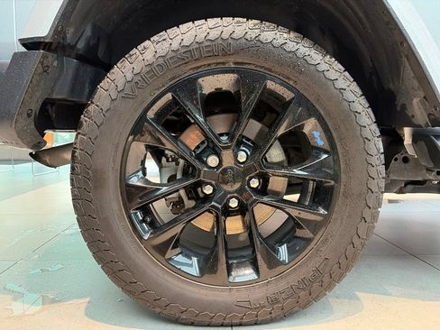 Used 2022 Jeep Wrangler Unlimited Sahara w/ Cold Weather Group AWD/4WD image 21