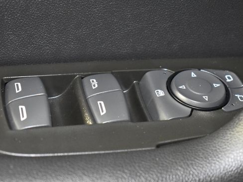 Used 2025 Chevrolet Blazer LT image 36