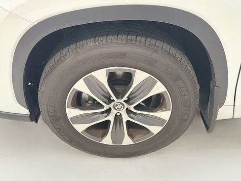 Certified 2026 Toyota Highlander XLE AWD/4WD image 24