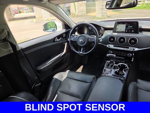 Used 2018 Kia Stinger Premium AWD/4WD image 9