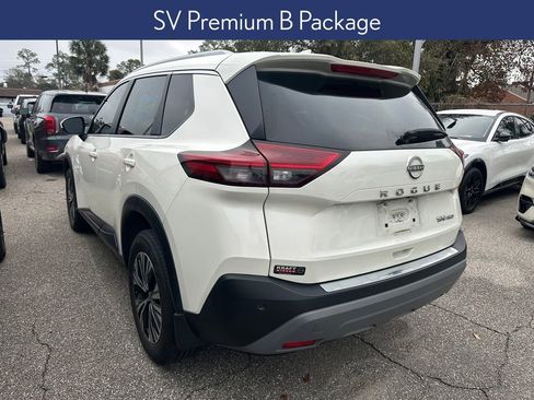 Used 2023 Nissan Rogue SV w/ SV Premium B Package image 2