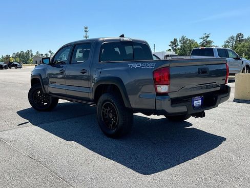 Used 2017 Toyota Tacoma TRD Off-Road w/ Premium & Technology Package AWD/4WD image 6