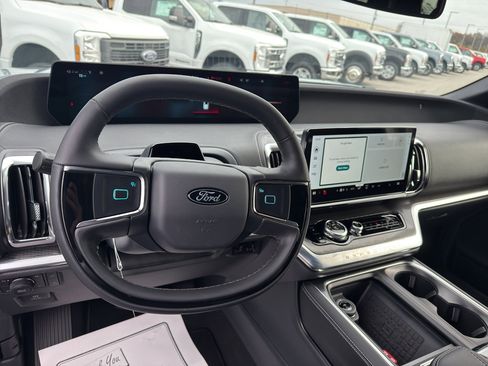 New 2025 Ford Expedition Platinum w/ Stealth Performance Package AWD/4WD image 9