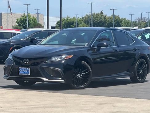 Used 2022 Toyota Camry XSE FWD image 8