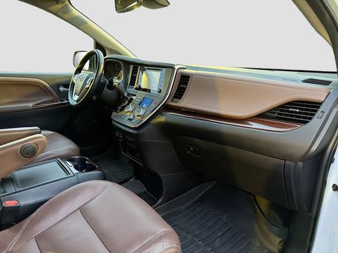 Used 2018 Toyota Sienna Limited Premium image 13