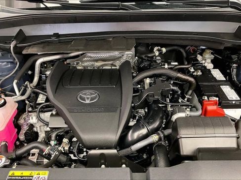 Used 2024 Toyota Grand Highlander Limited image 9