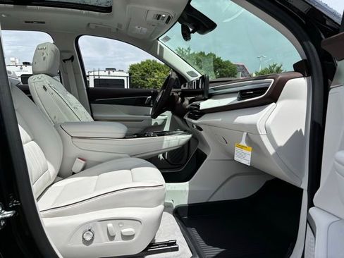 New 2026 Buick Enclave Avenir w/ Super Cruise Package AWD/4WD image 37