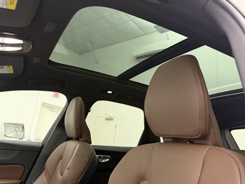 Certified 2024 Volvo XC60 B5 Plus AWD/4WD image 13