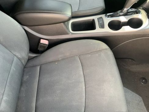 Used 2017 Chevrolet Cruze LS FWD image 12