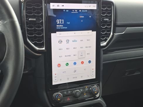 Used 2024 Ford Ranger Lariat w/ Advanced Towing Package image 16