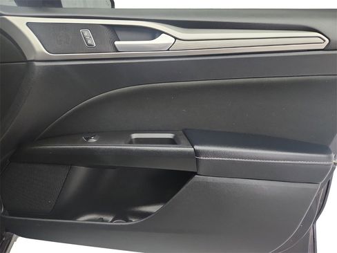 Used 2019 Ford Fusion SE image 25