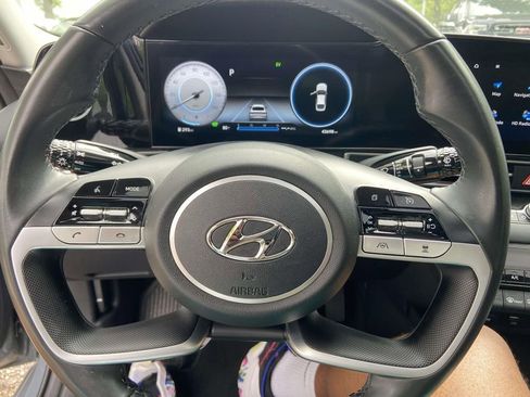 Used 2023 Hyundai Elantra Limited FWD image 35