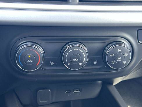 Used 2024 Chevrolet Trax LS w/ LS Convenience Package image 15