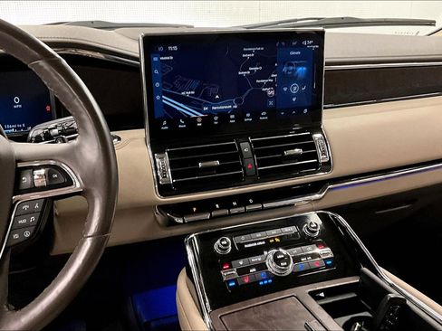 Used 2023 Lincoln Navigator Reserve AWD/4WD image 7