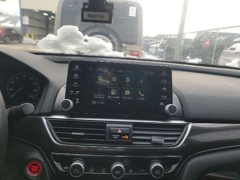 Used 2018 Honda Accord Sport image 7