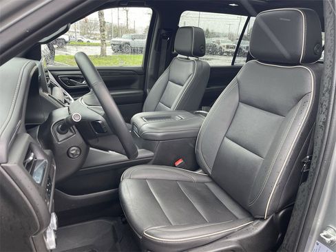 Used 2023 GMC Yukon XL SLT w/ SLT Luxury Package image 20