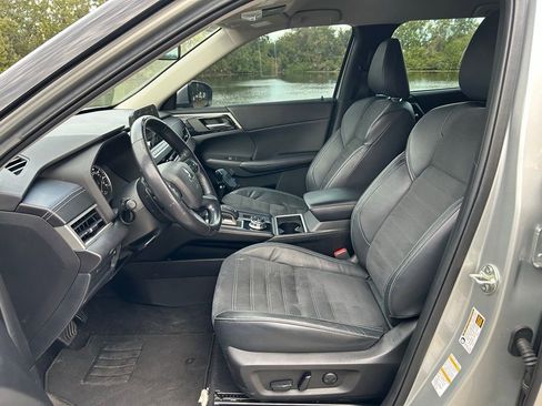 Used 2022 Mitsubishi Outlander SE image 14