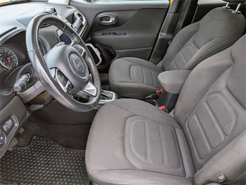Used 2018 Jeep Renegade Latitude w/ Cold Weather Group image 12