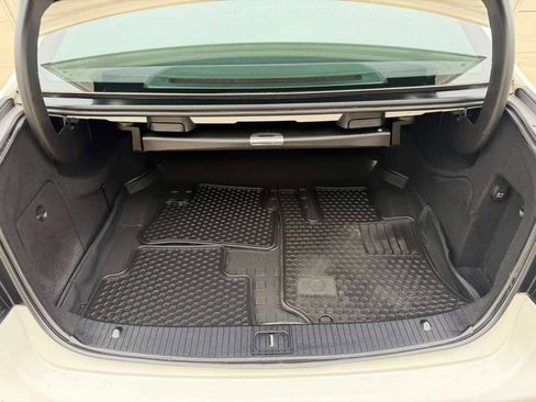 Used 2014 Mercedes-Benz E 350 4MATIC Sedan image 16