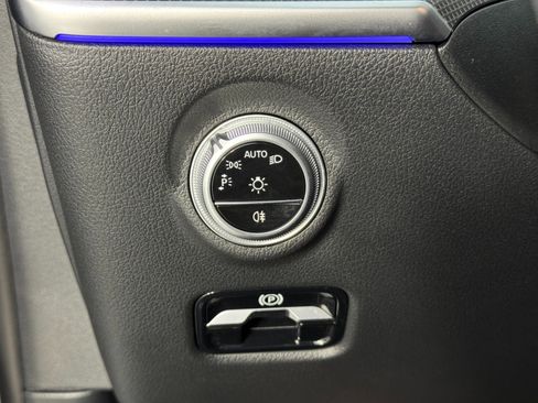 Used 2025 Mercedes-Benz C 300 Sedan w/ AMG Line w/ Night Package image 19